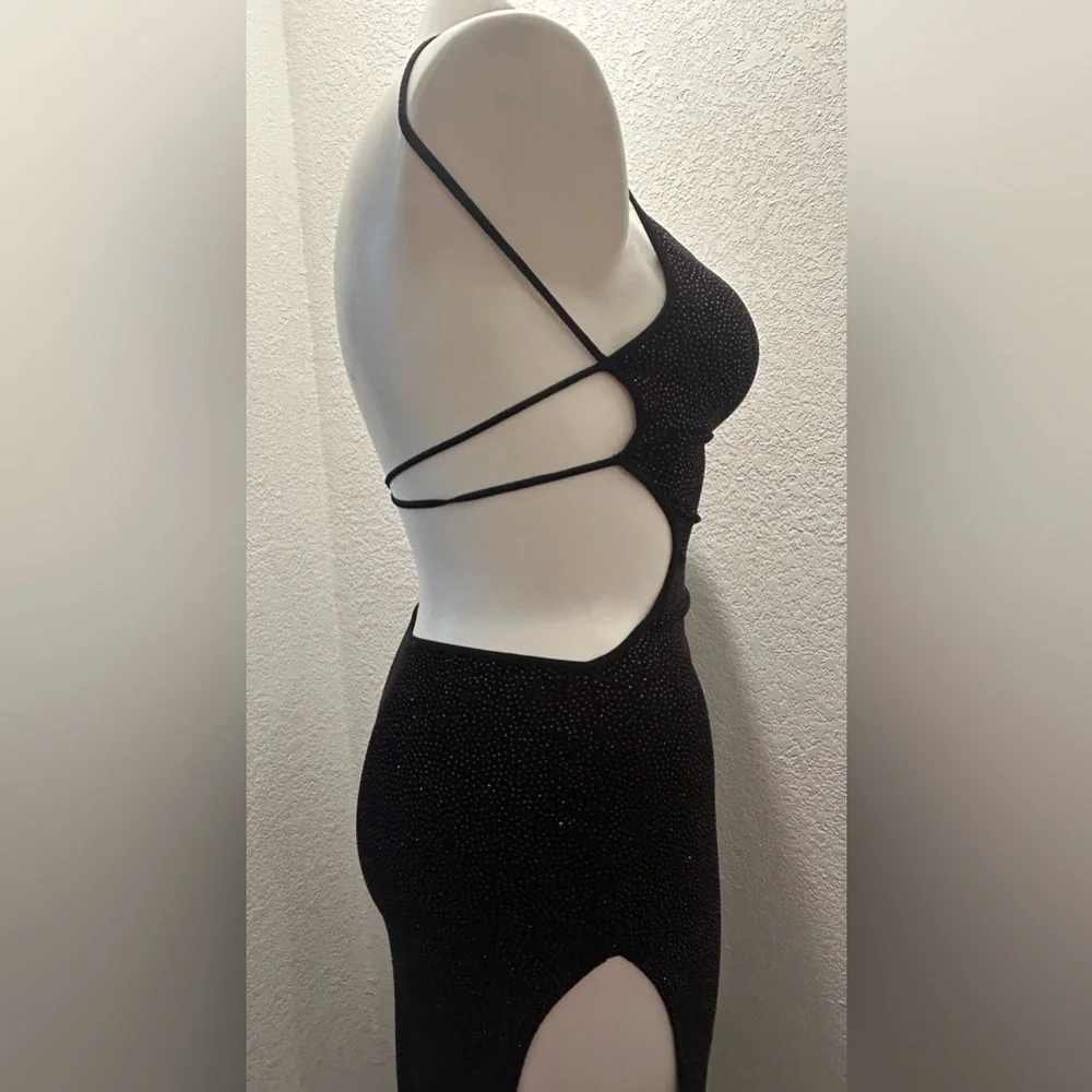 Elegant Black Cut-Out Dress dual side slits - Picture 2 of 6